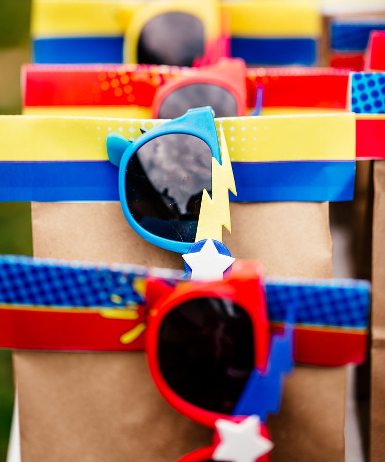 Send all the happy party guests home with some #Superhero Party #Favors! Featuring SIMONEmadeit Party Printables https://www.simonemadeit.com/superhero-birthday-party/