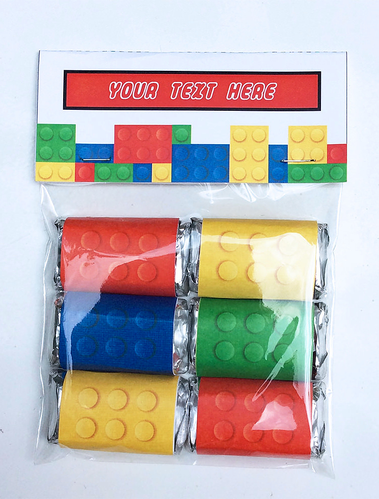 I love these foldover Lego Treat Bag Toppers. They are a fun and easy way to package your party favors. #lego #legopartyfavors